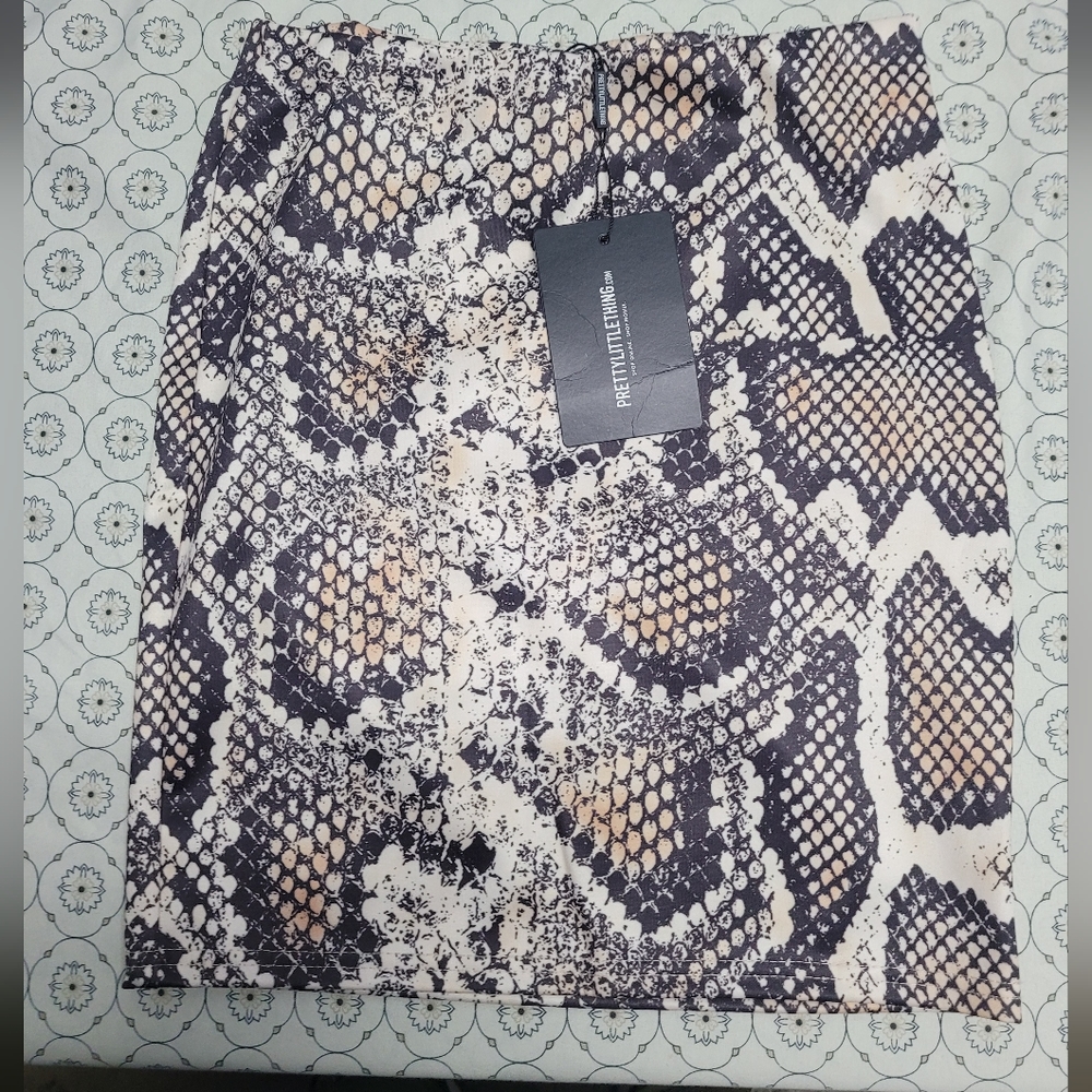 NEW! Pretty Little Thing Women's Snake Print Mini Skirt